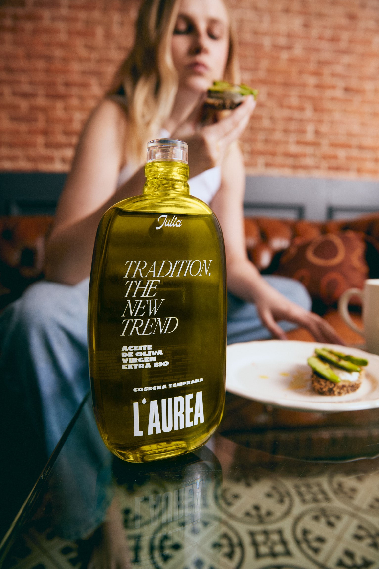 Julia: Premium Organic Extra Virgin Olive Oil | L'Aurea