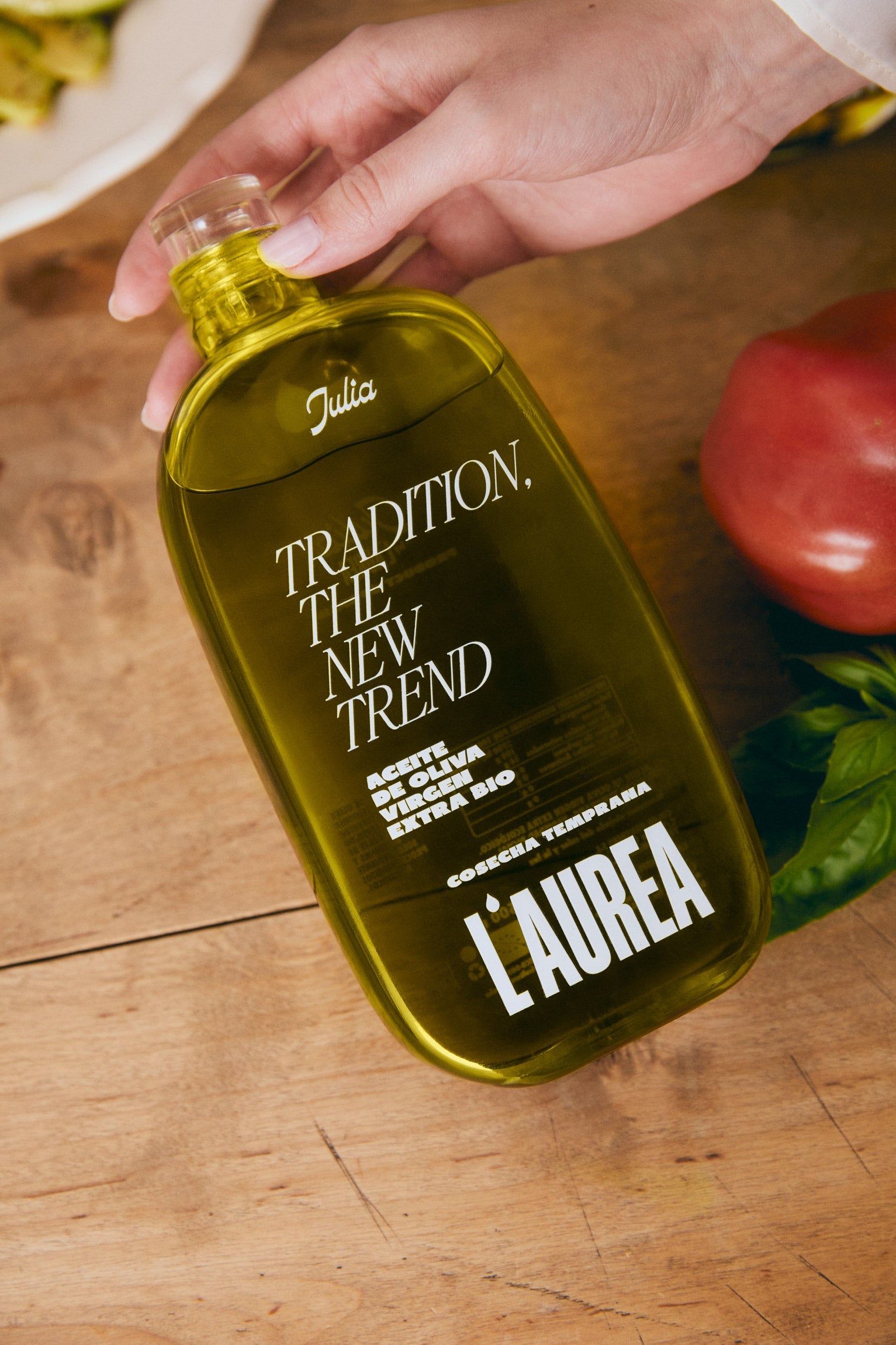 Julia: Premium Organic Extra Virgin Olive Oil | L'Aurea